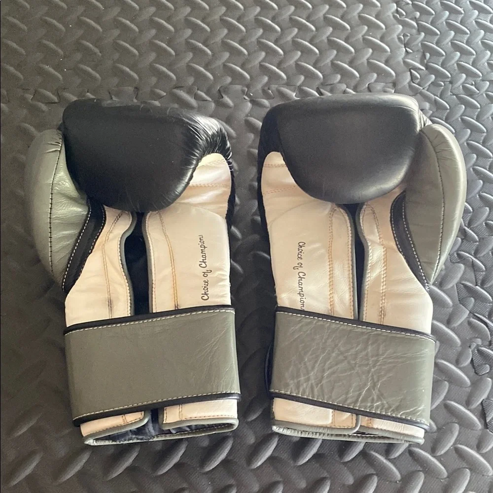 Everlast Black and Yellow Boxing Gloves - Picture 2 of 2